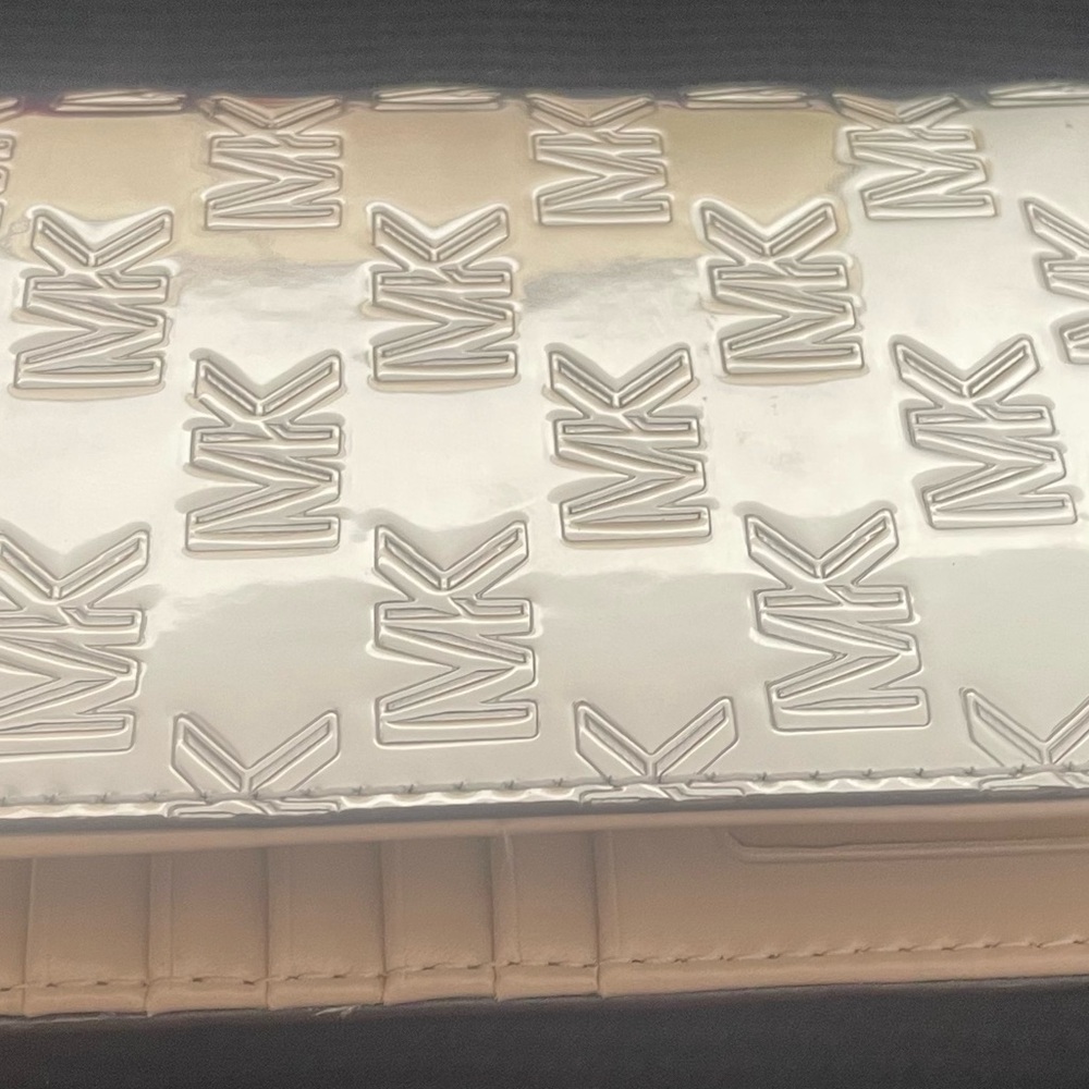 MICHAEL KORS METALLIC MK SIGNATURE FASHION FLAT PASSPORT CASE HOLDER ID CARD - Picture 2 of 5